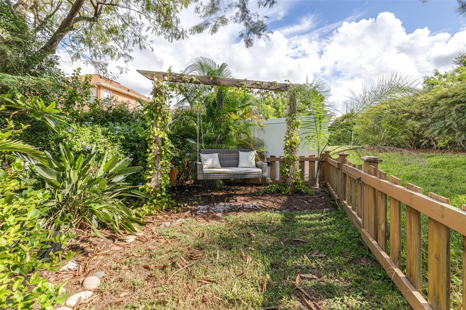 Listing photo id 55 for 12532 Burgess Hill