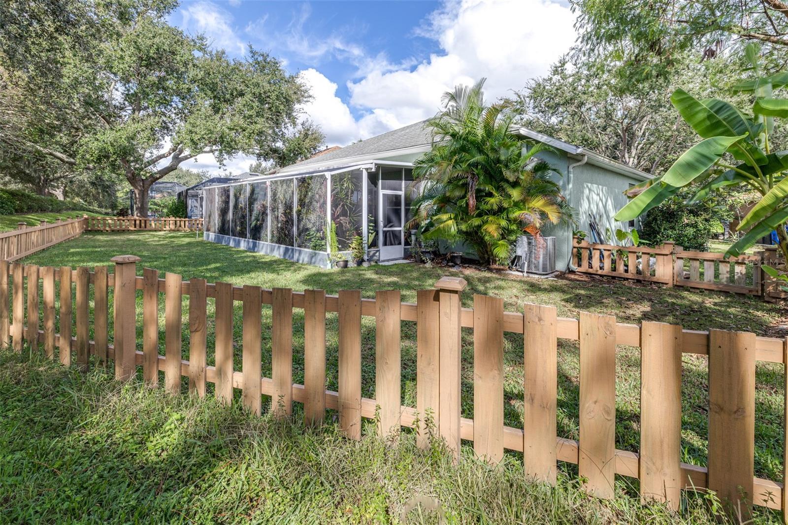 Listing photo id 59 for 12532 Burgess Hill