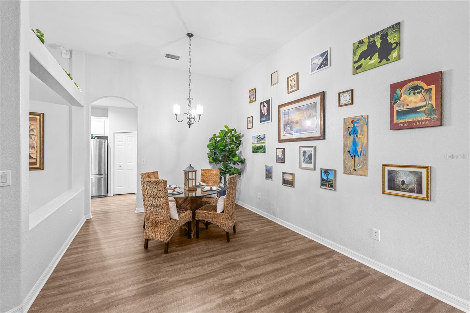 Listing photo id 6 for 12532 Burgess Hill