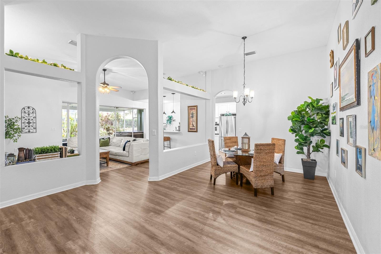 Listing photo id 7 for 12532 Burgess Hill