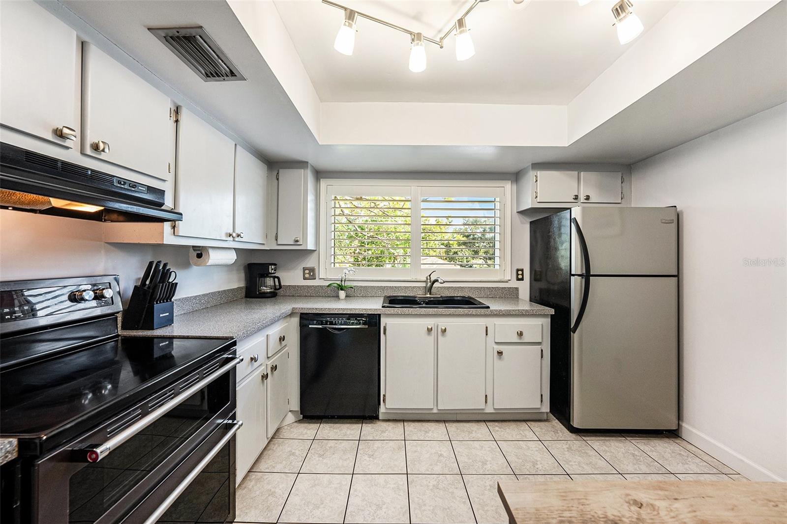 Image 9 of 29 For 9521 86th Avenue 9521
