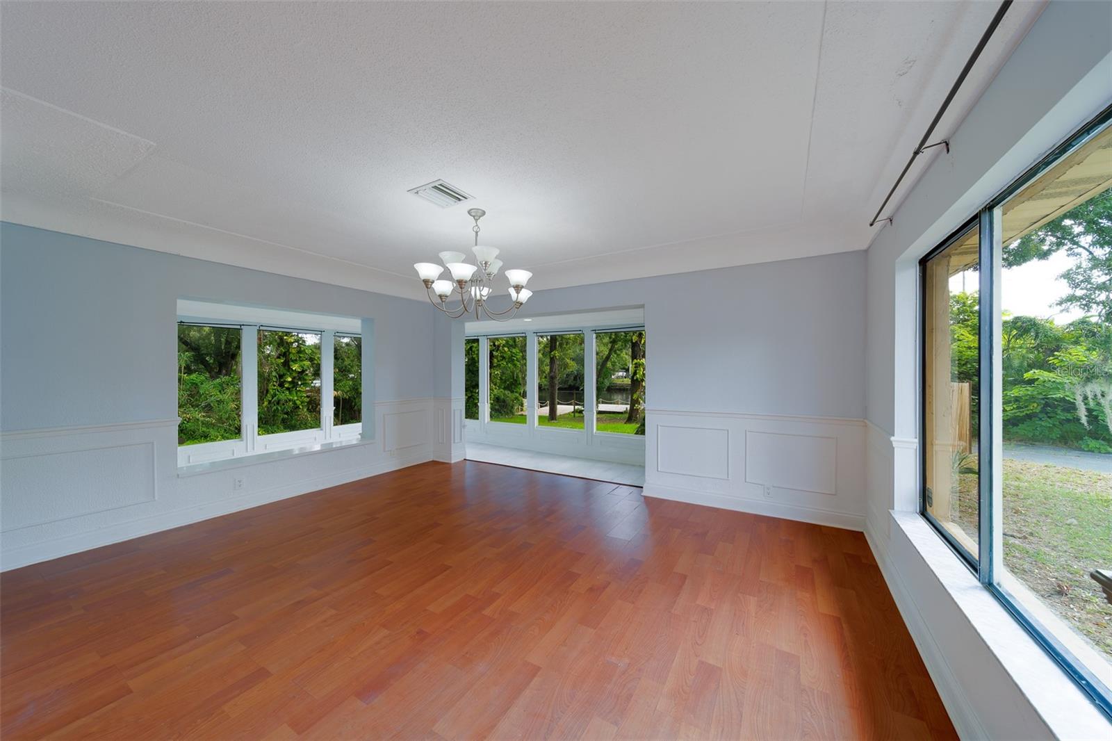 Image 10 of 43 For 703 Sligh Avenue
