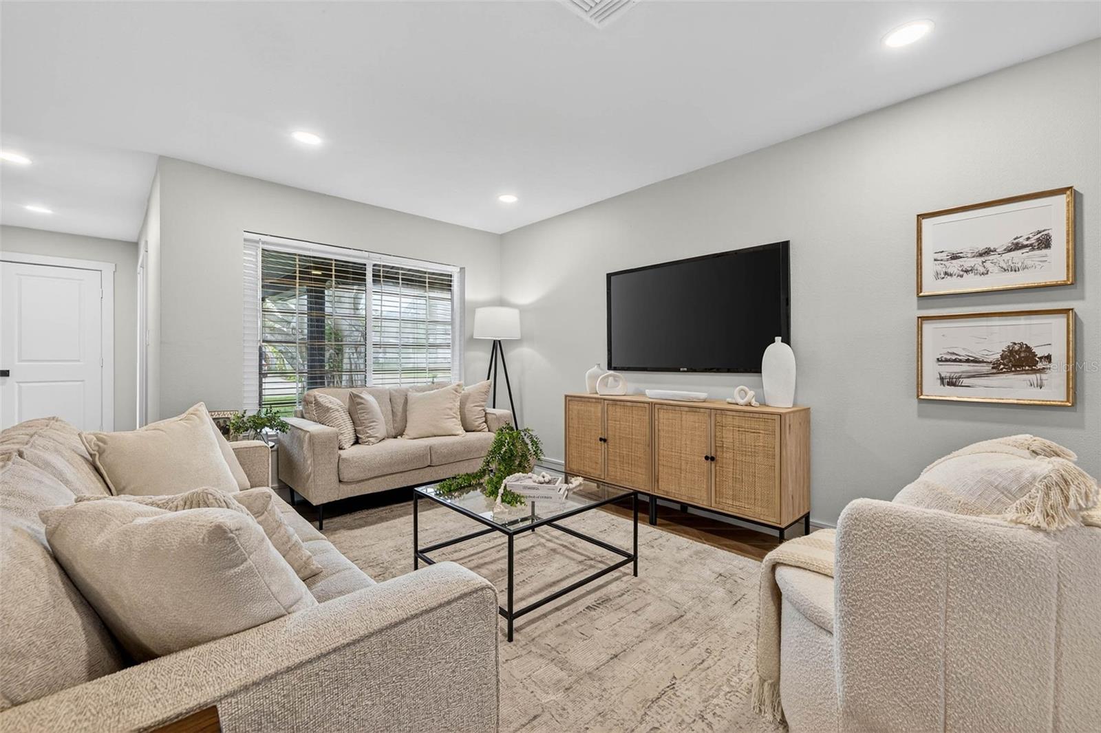 Image 10 of 41 For 3927 Helena Street Ne