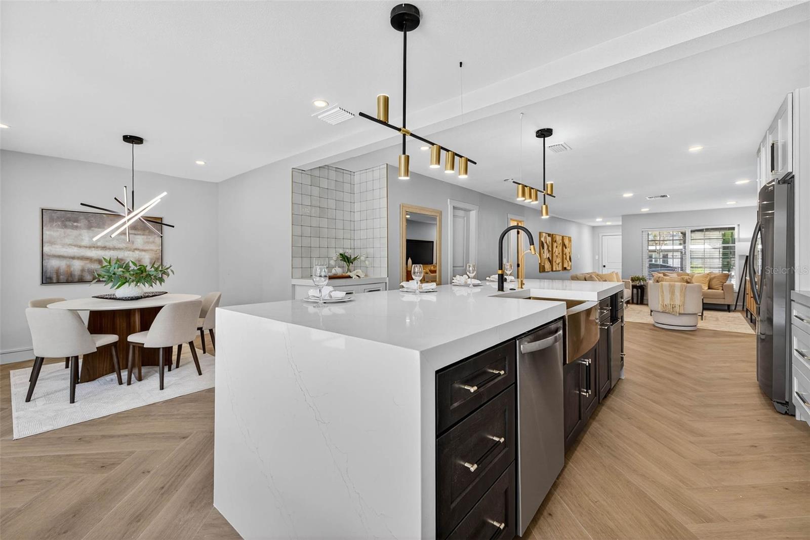 Image 16 of 41 For 3927 Helena Street Ne