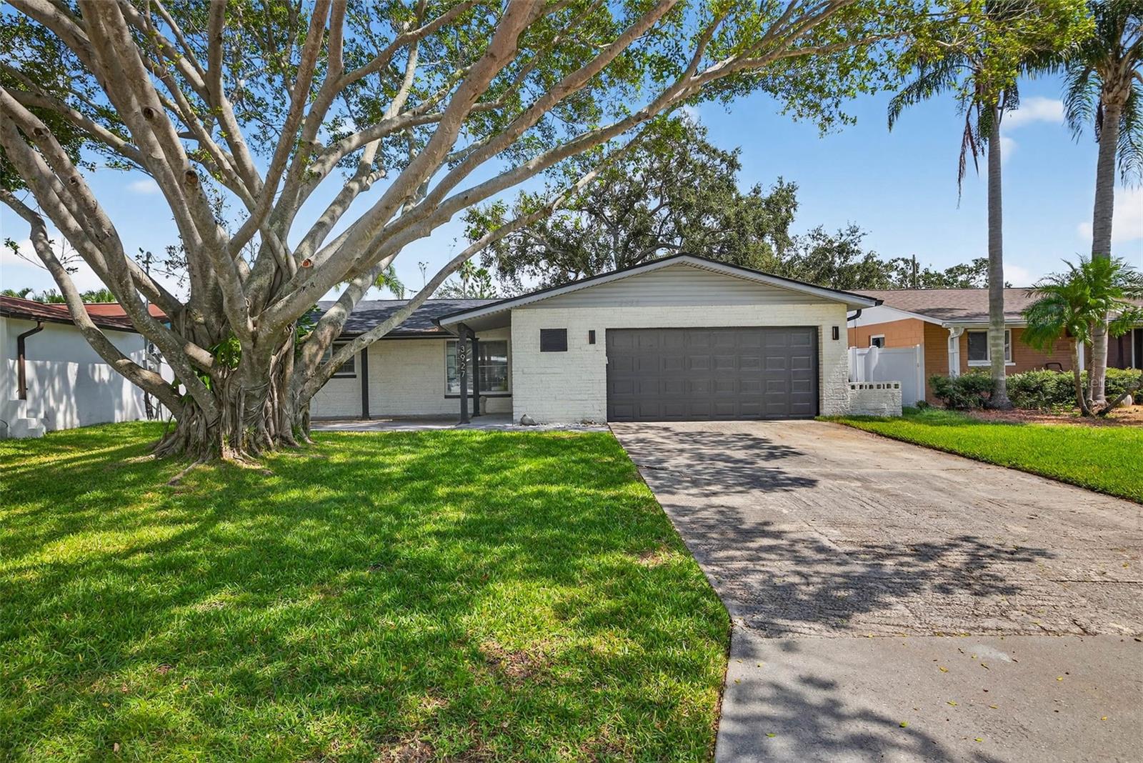 Image 2 of 41 For 3927 Helena Street Ne