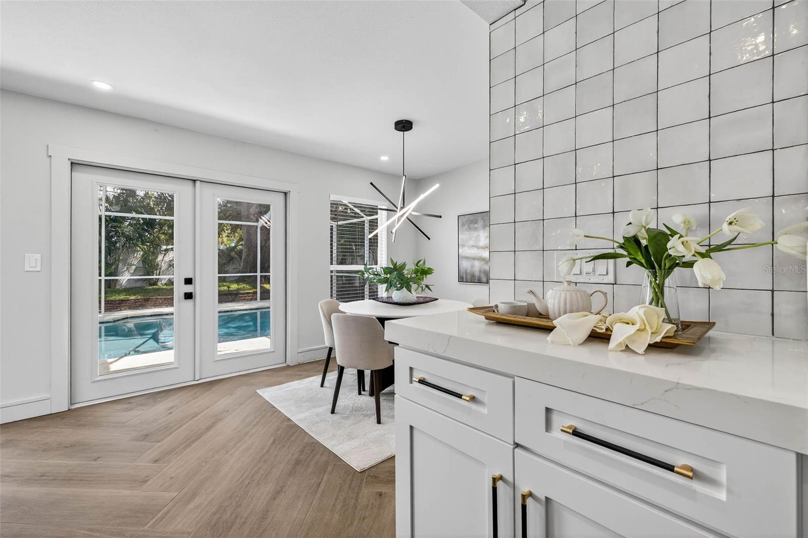 Image 21 of 41 For 3927 Helena Street Ne