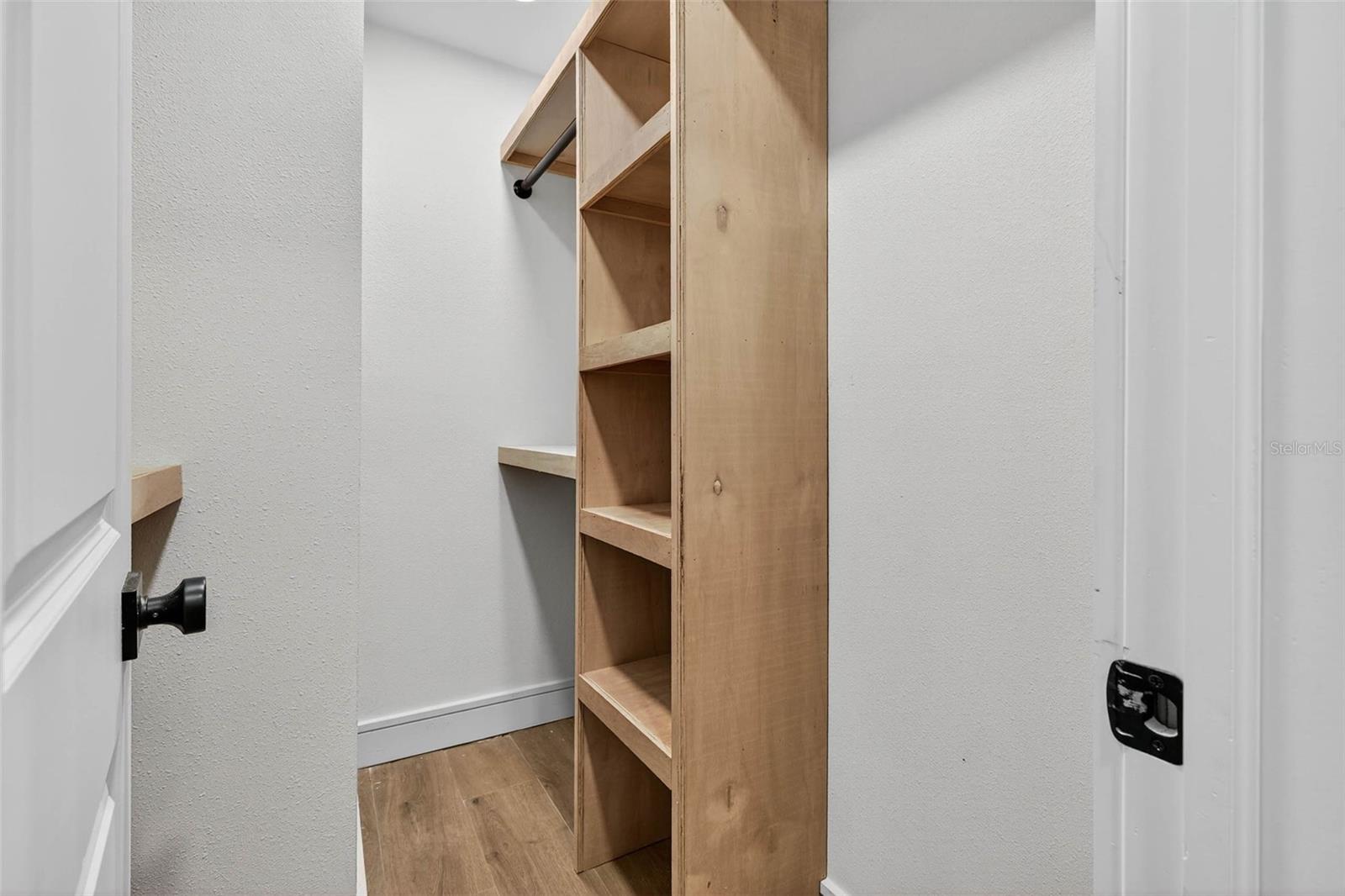 Image 27 of 41 For 3927 Helena Street Ne