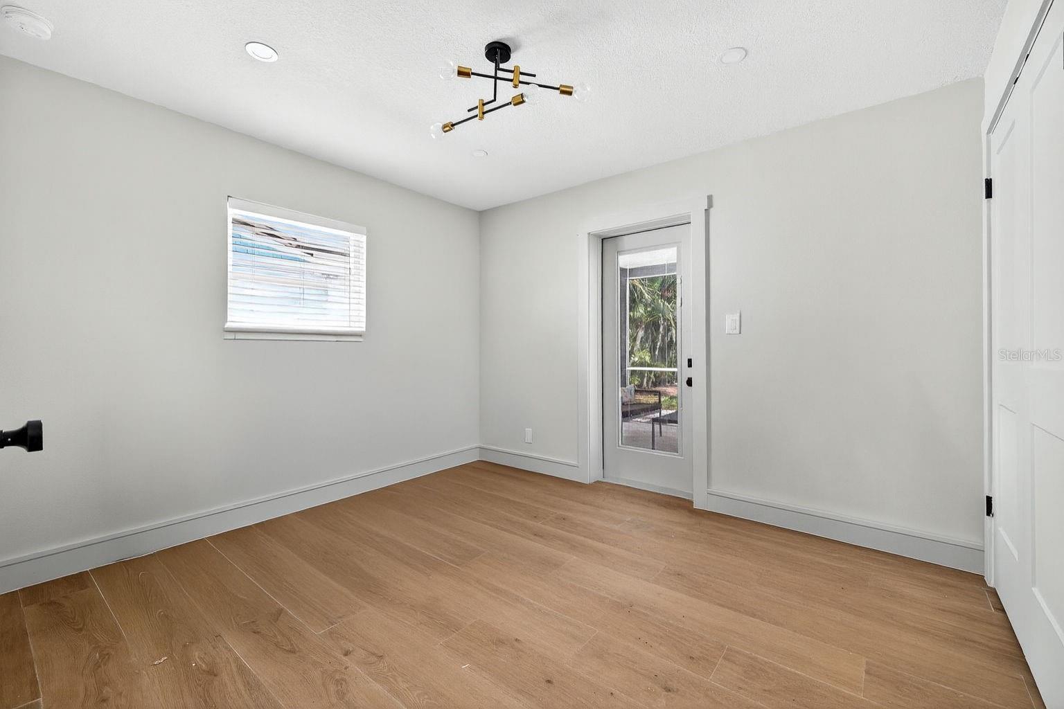 Image 28 of 41 For 3927 Helena Street Ne