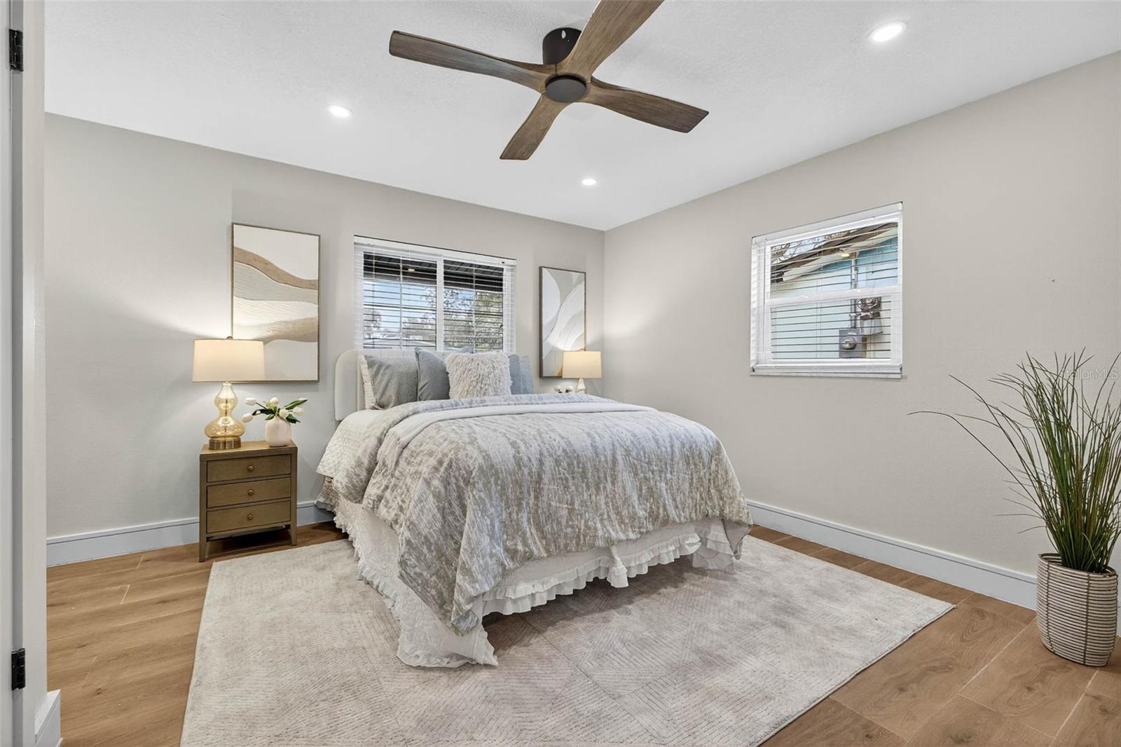 Image 29 of 41 For 3927 Helena Street Ne