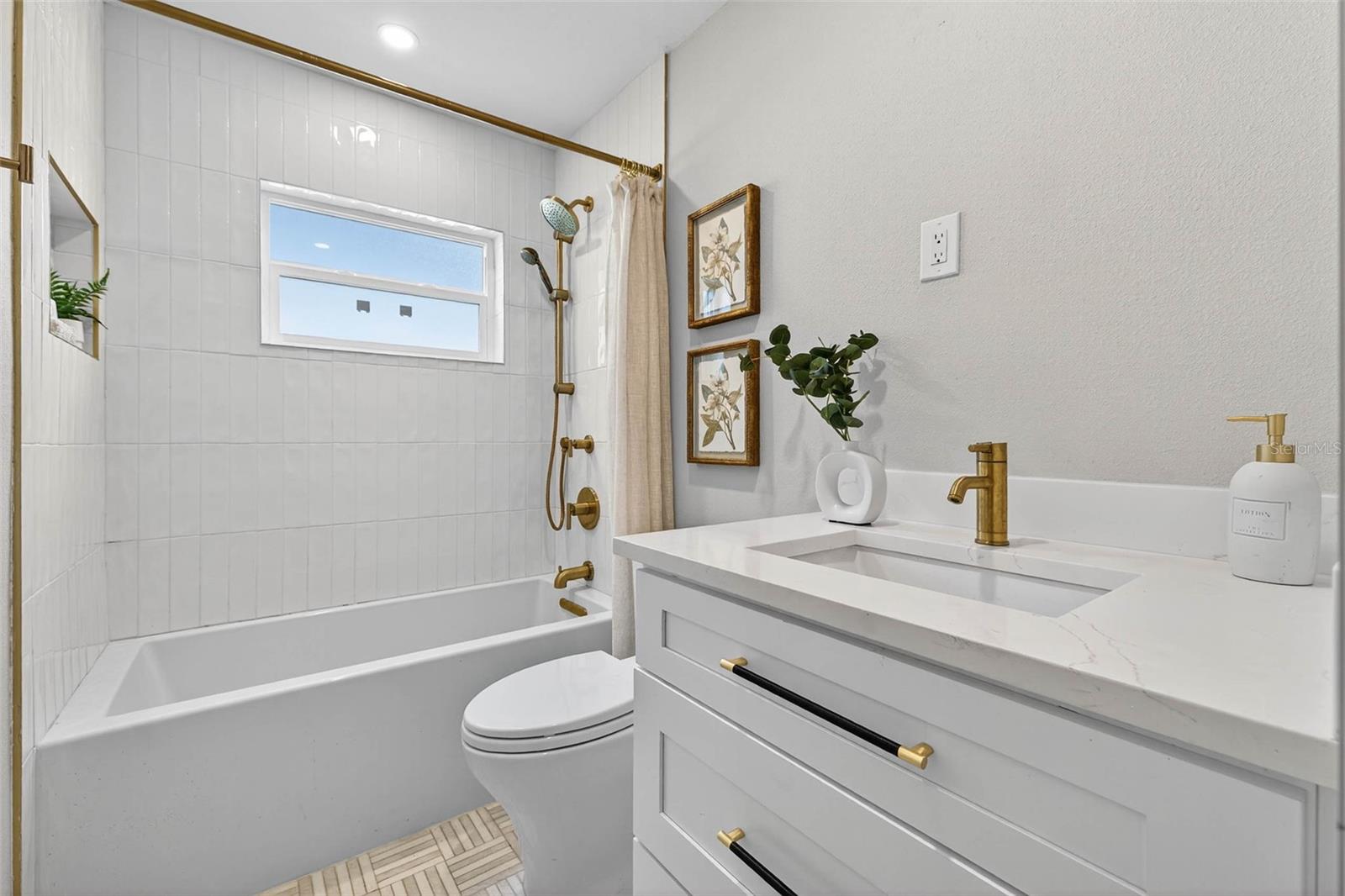 Image 30 of 41 For 3927 Helena Street Ne