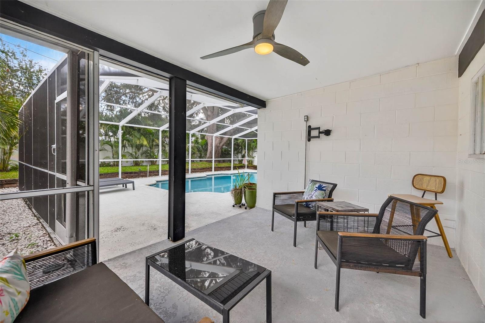 Image 31 of 41 For 3927 Helena Street Ne