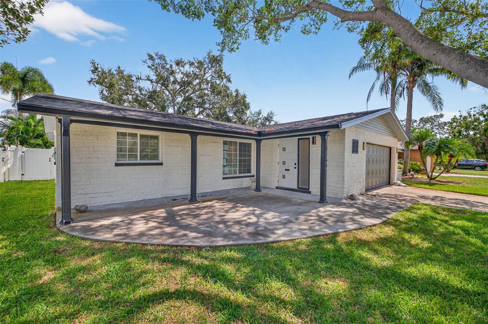 Image 4 of 41 For 3927 Helena Street Ne