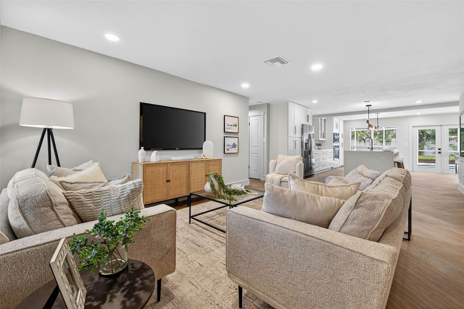 Image 7 of 41 For 3927 Helena Street Ne