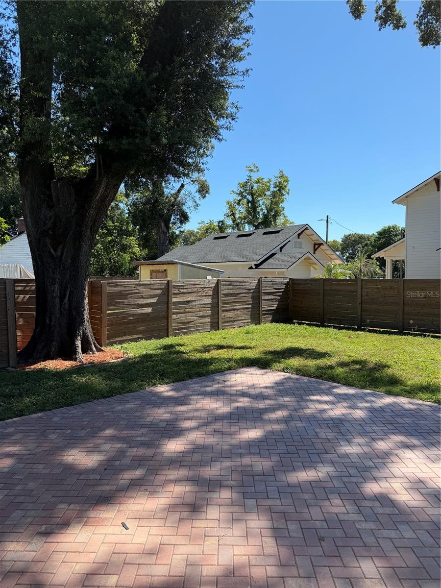 Image 14 of 18 For 409 Robles Street