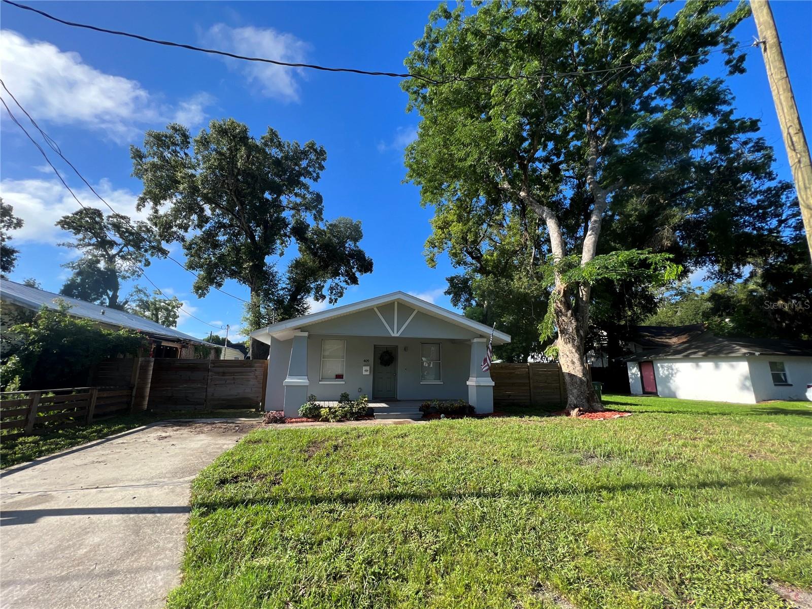 Image 2 of 18 For 409 Robles Street