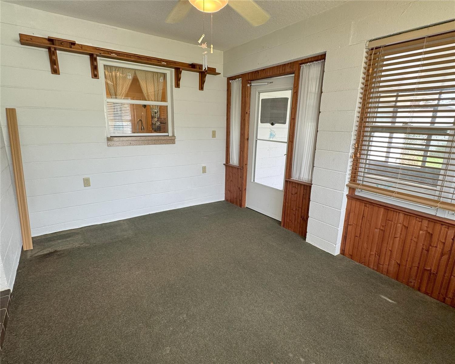Image 11 of 34 For 37116 Nicole Avenue
