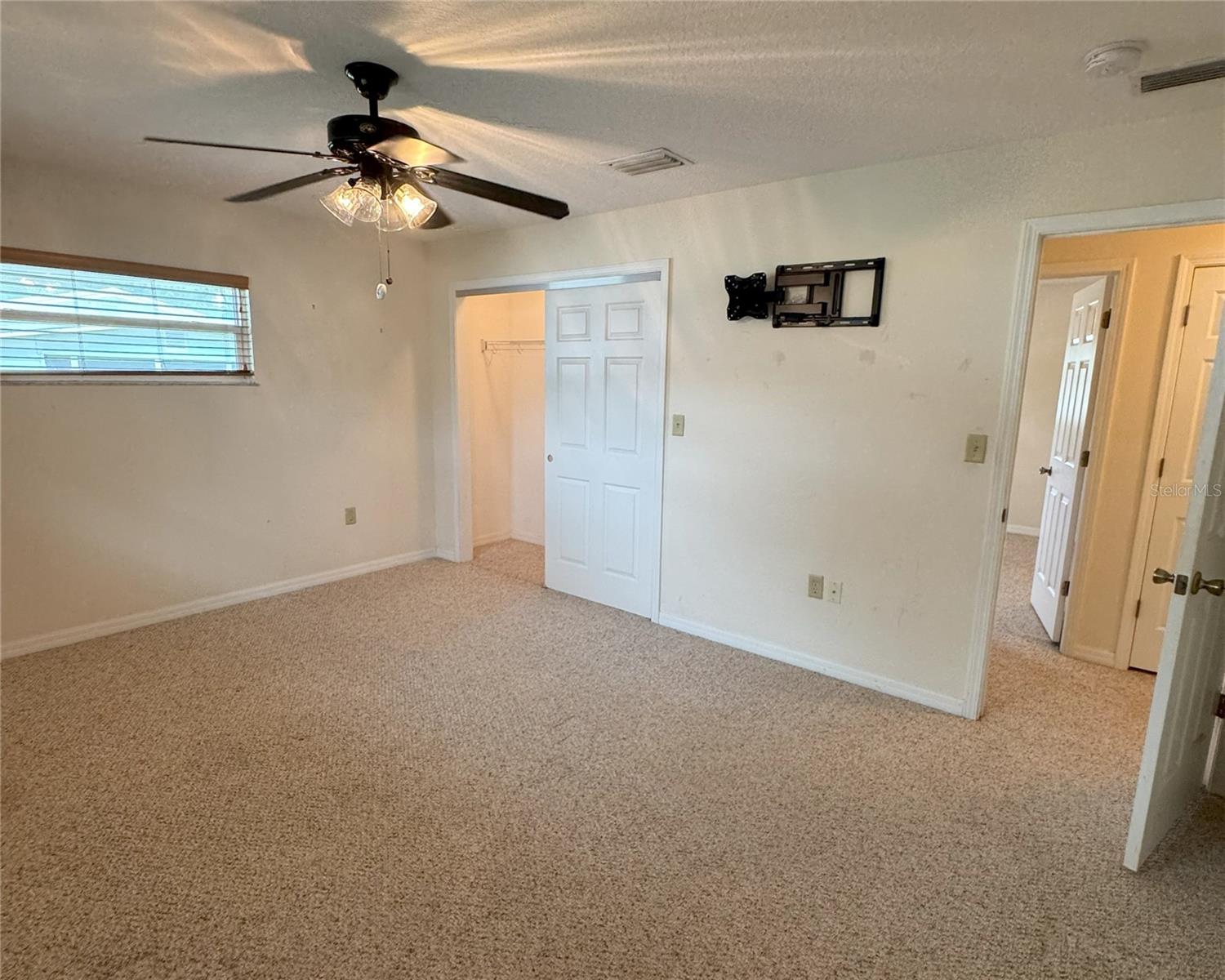 Image 13 of 34 For 37116 Nicole Avenue