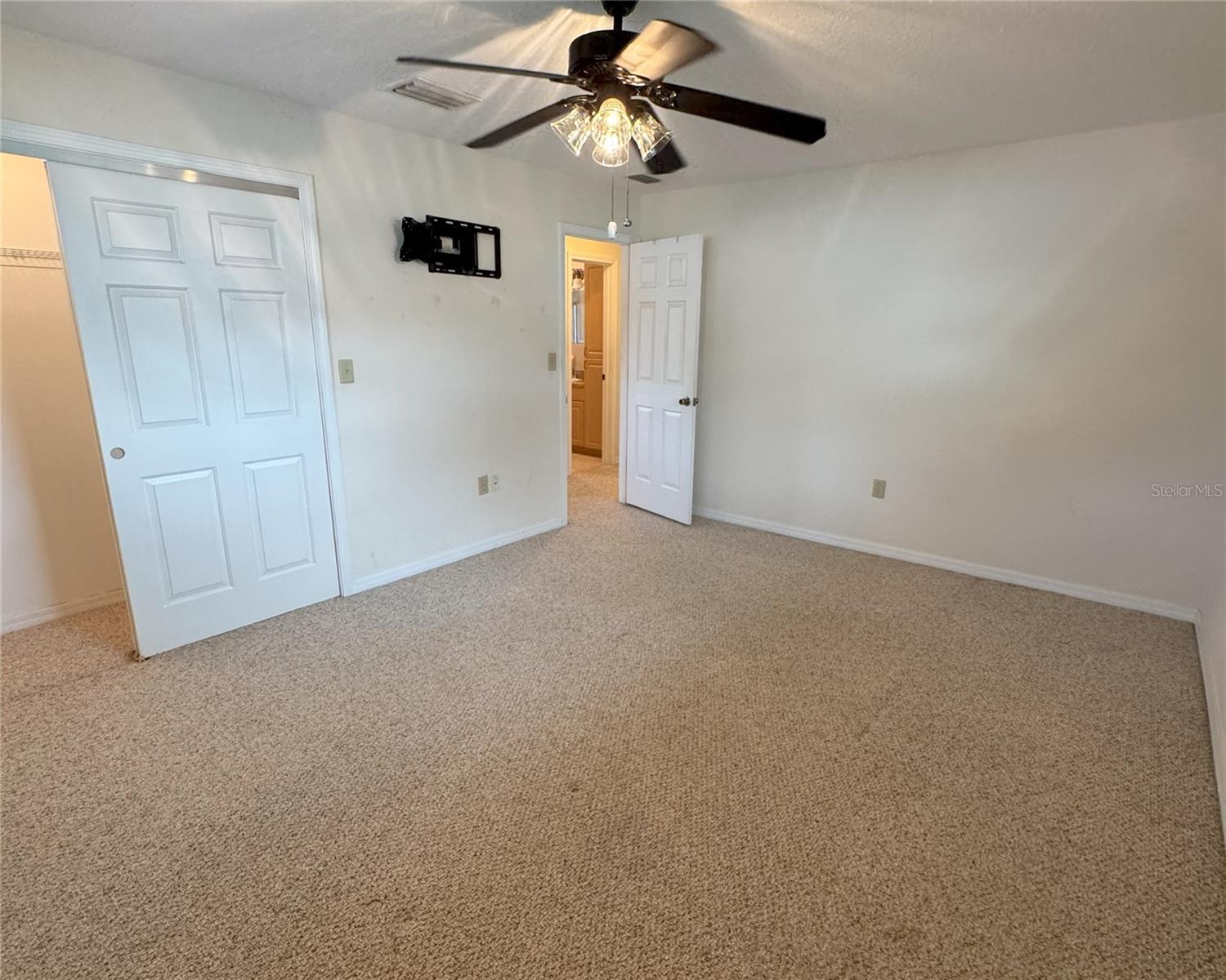 Image 14 of 34 For 37116 Nicole Avenue