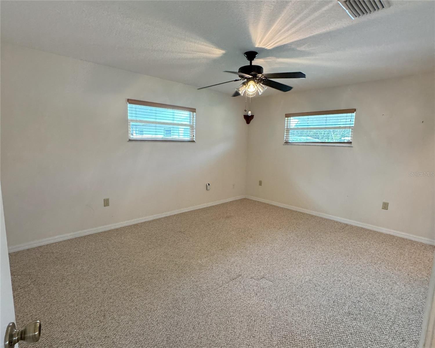 Image 17 of 34 For 37116 Nicole Avenue