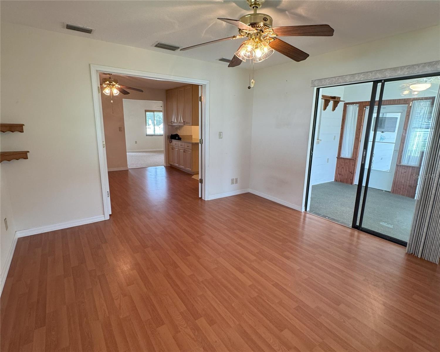 Image 9 of 34 For 37116 Nicole Avenue