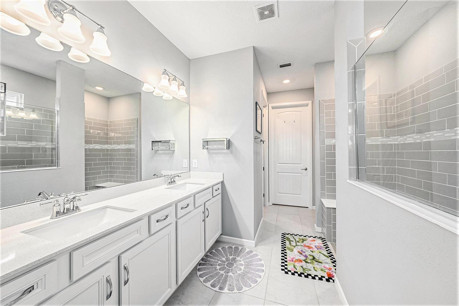 Image 15 of 30 For 19865 Sea Glass Circle