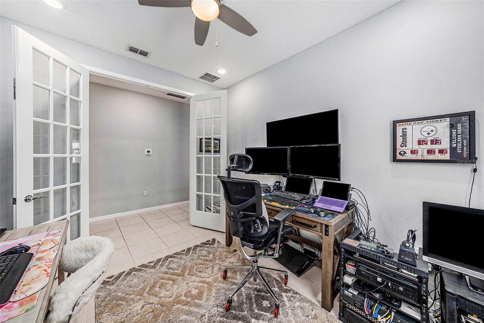 Image 19 of 30 For 19865 Sea Glass Circle