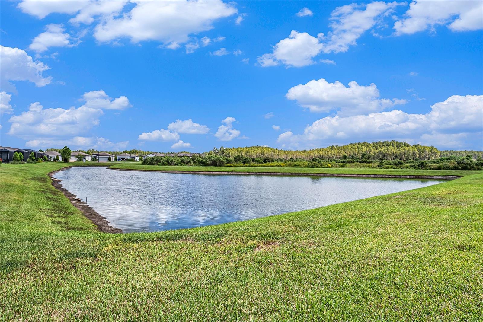 Image 23 of 30 For 19865 Sea Glass Circle