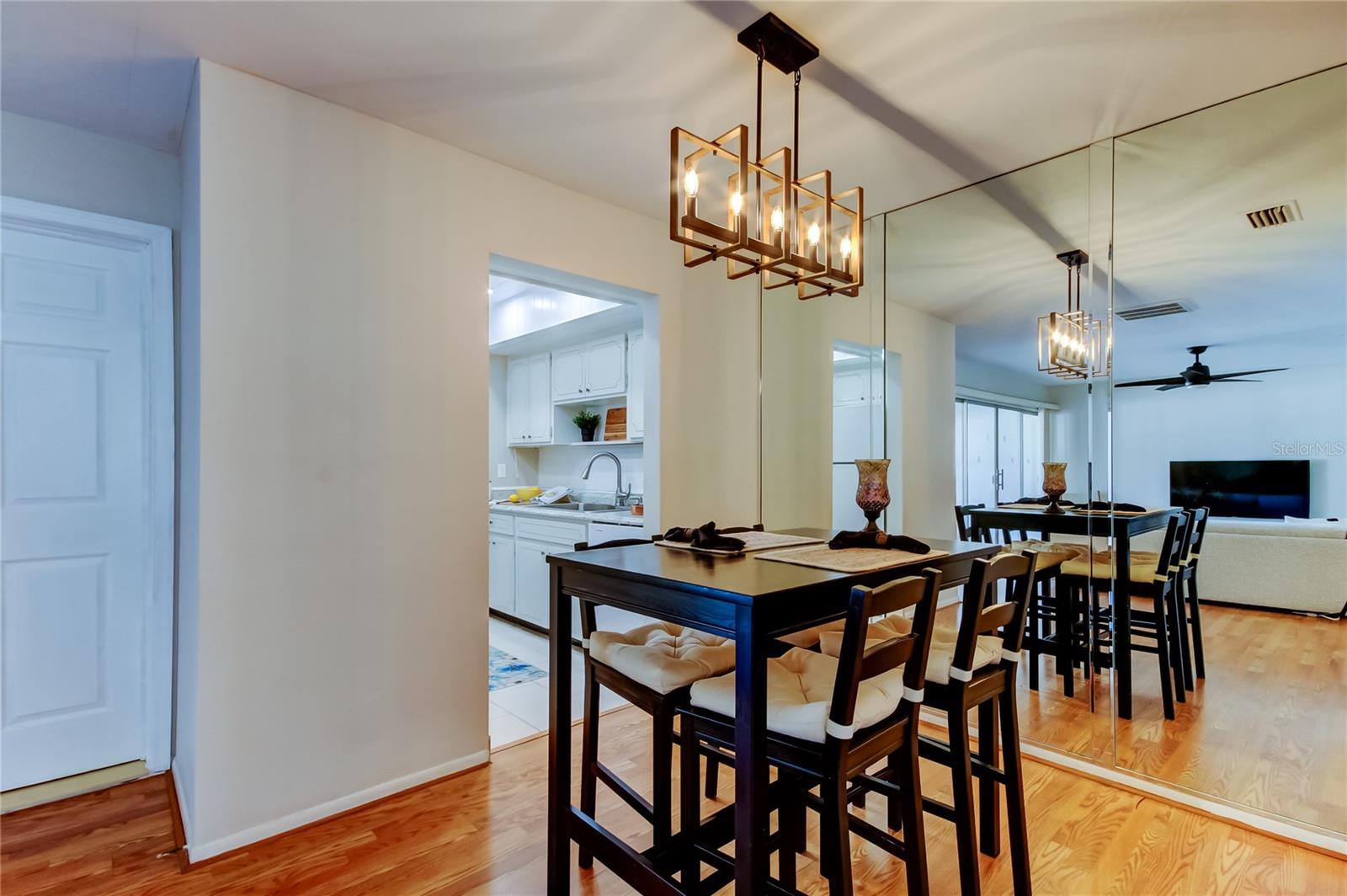 Image 20 of 62 For 1221 Drew Street E11