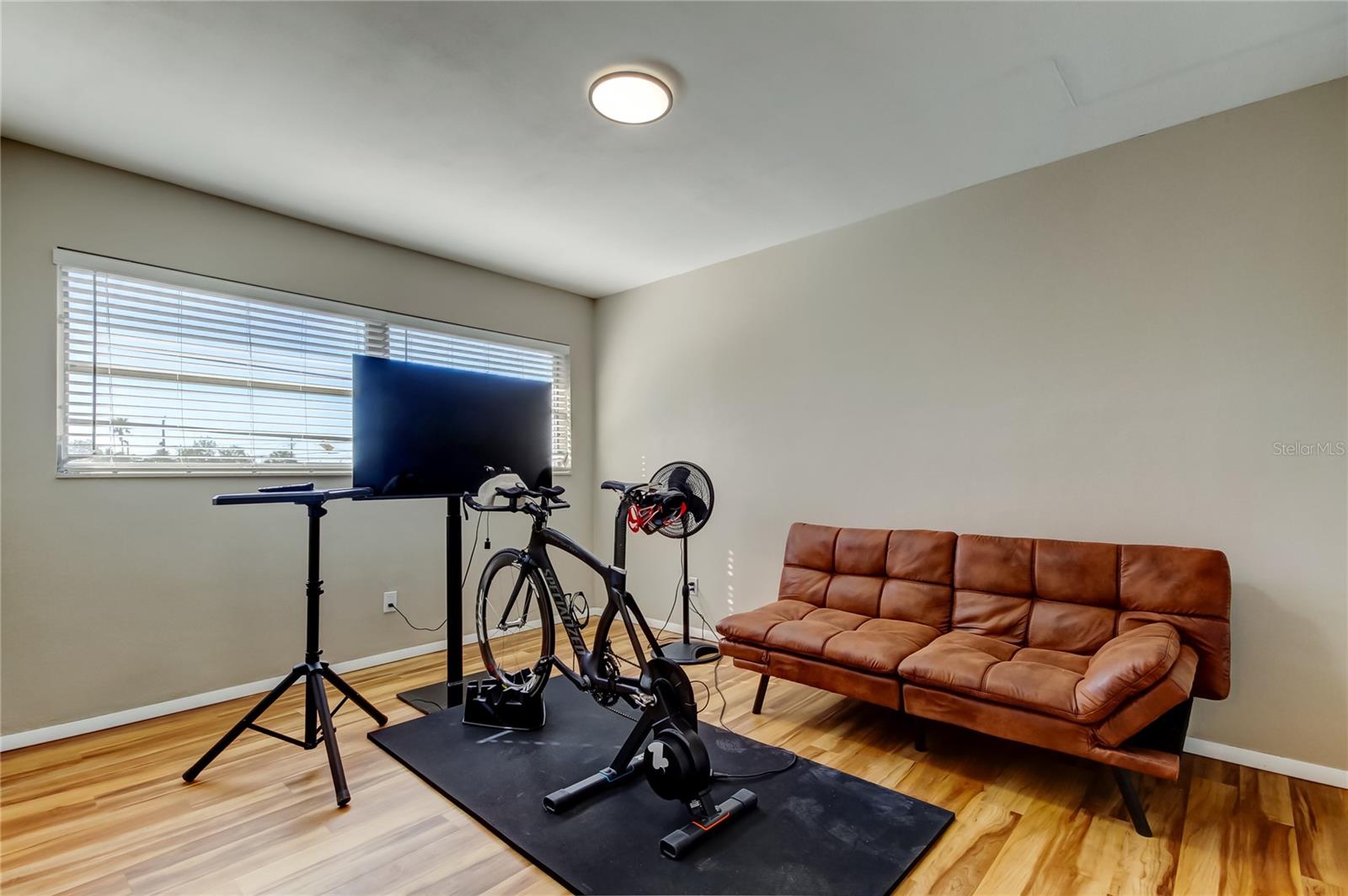 Image 38 of 62 For 1221 Drew Street E11
