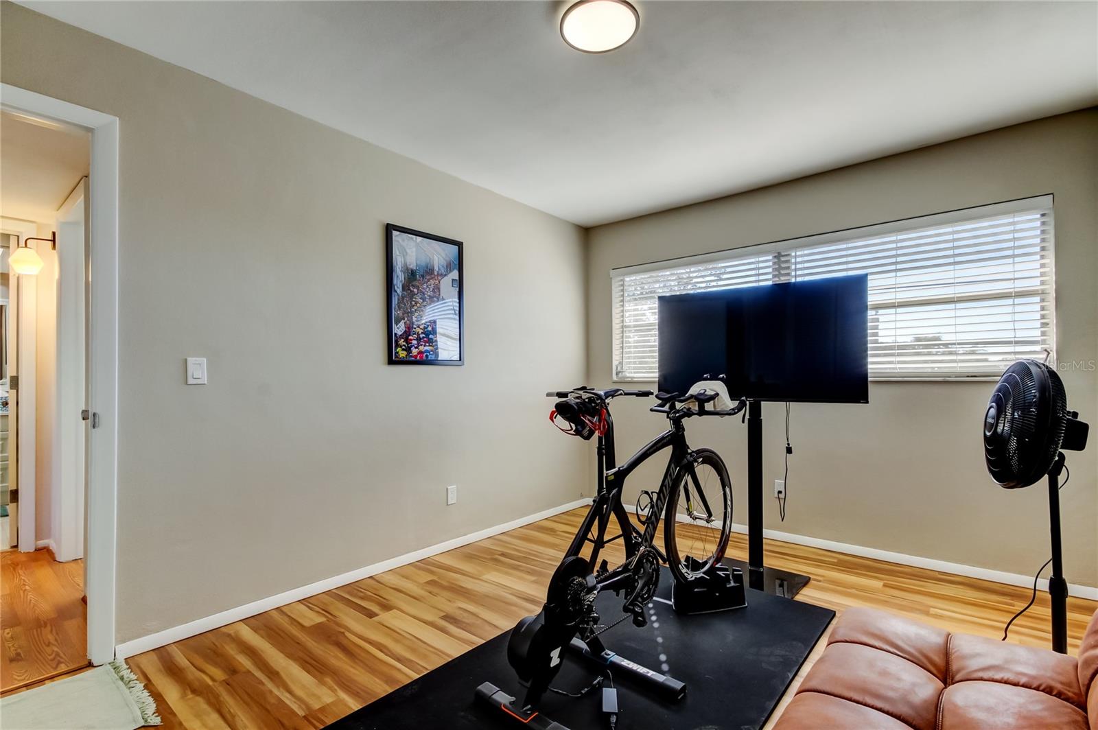 Image 40 of 62 For 1221 Drew Street E11