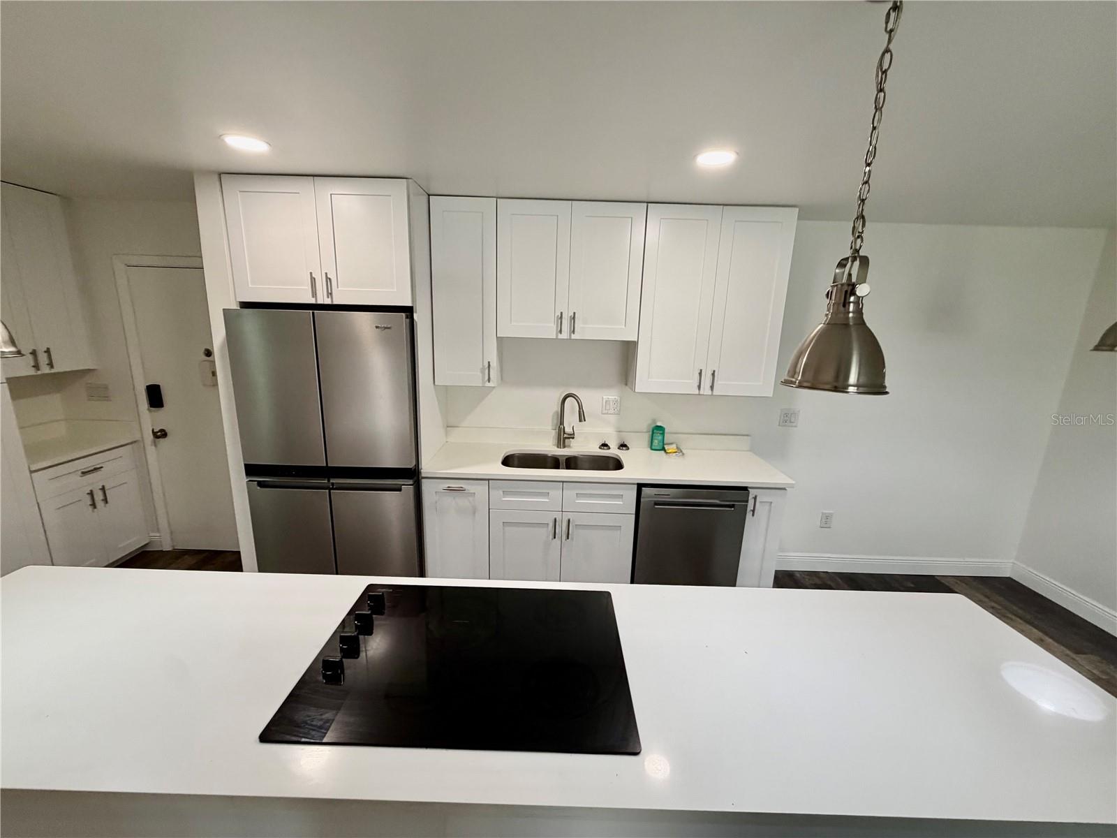 Image 2 of 14 For 3325 Bayshore Boulevard F22