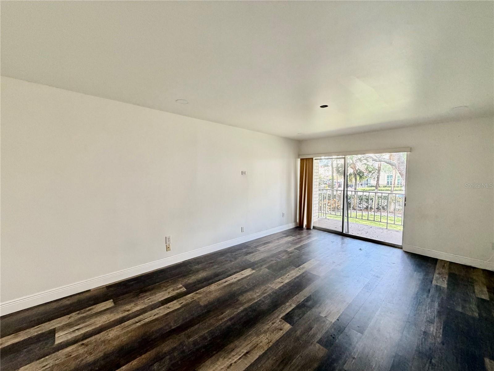 Image 5 of 14 For 3325 Bayshore Boulevard F22