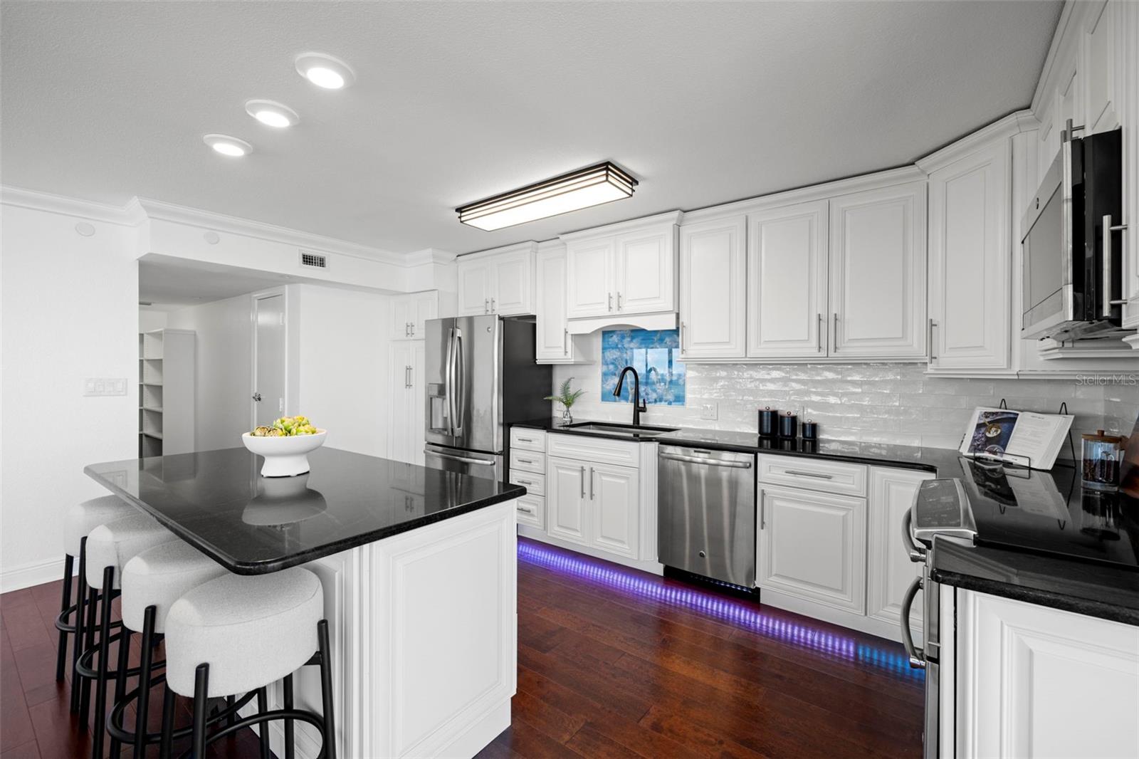 Image 12 of 41 For 3301 Bayshore Boulevard 1908b