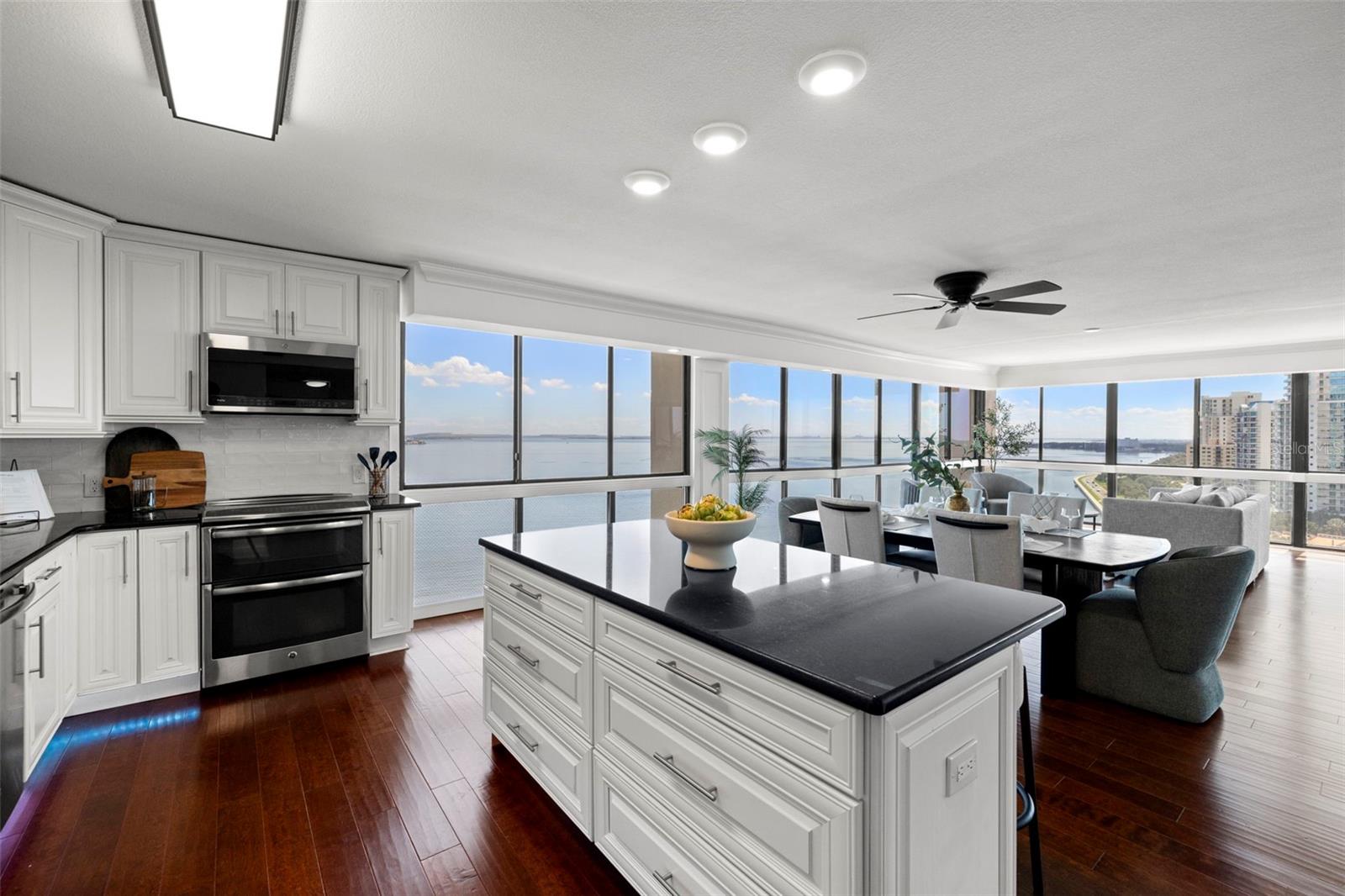 Image 14 of 41 For 3301 Bayshore Boulevard 1908b