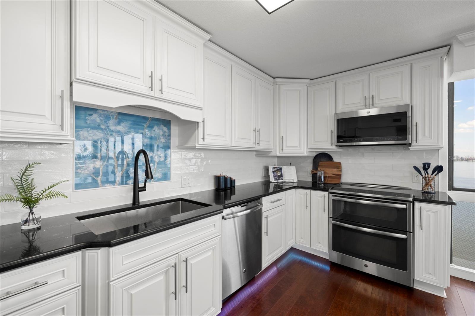 Image 15 of 41 For 3301 Bayshore Boulevard 1908b