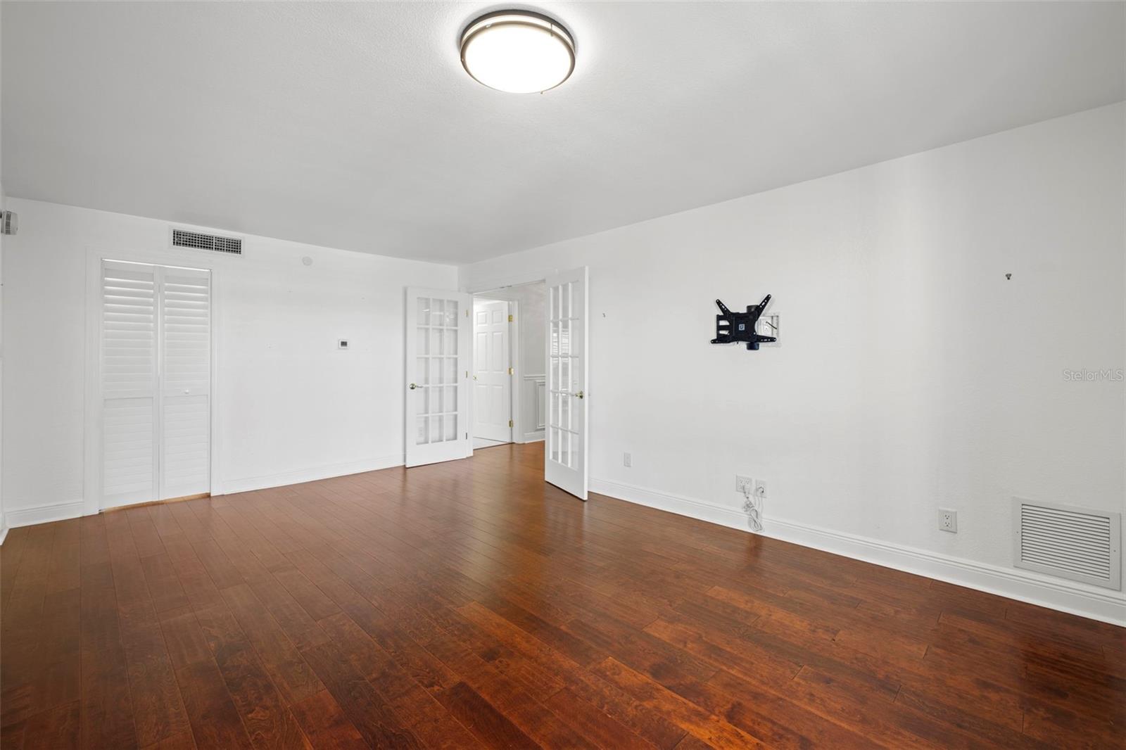 Image 21 of 41 For 3301 Bayshore Boulevard 1908b