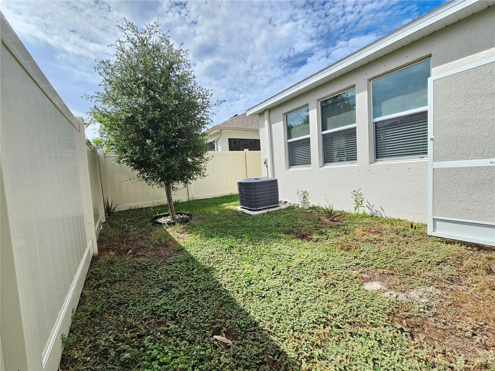 Image 20 of 22 For 1556 River Circle