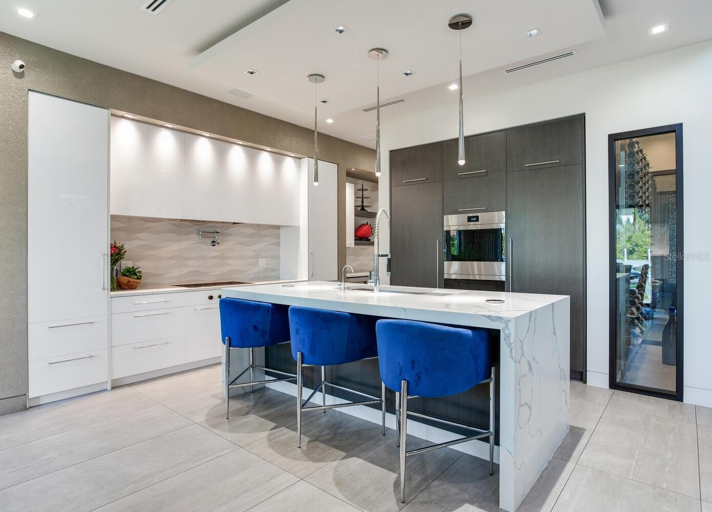 Listing photo id 12 for 5131 Neptune Way