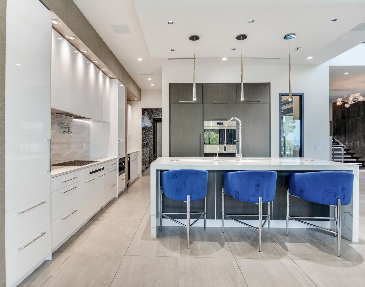 Listing photo id 13 for 5131 Neptune Way