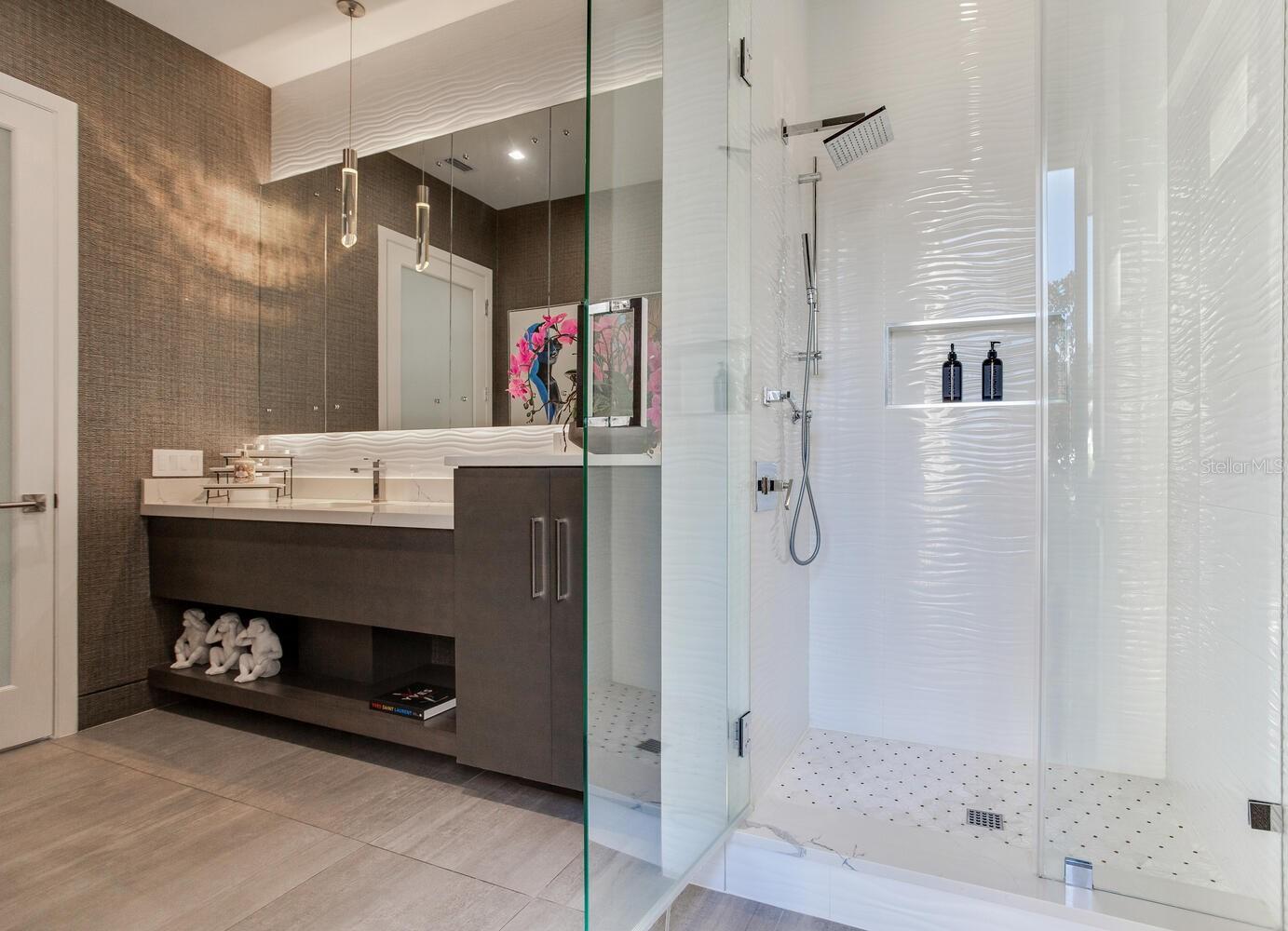 Listing photo id 16 for 5131 Neptune Way