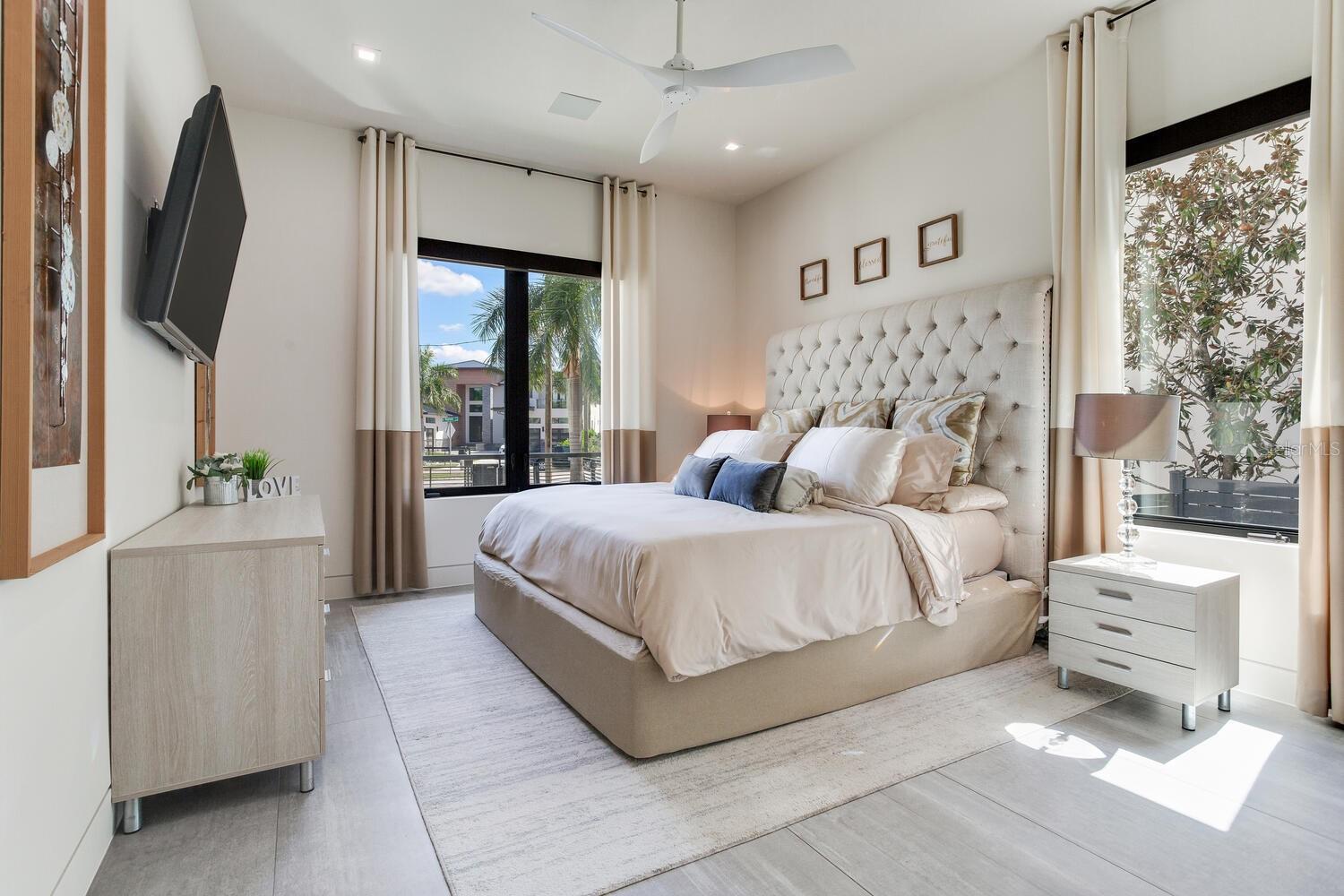 Listing photo id 17 for 5131 Neptune Way