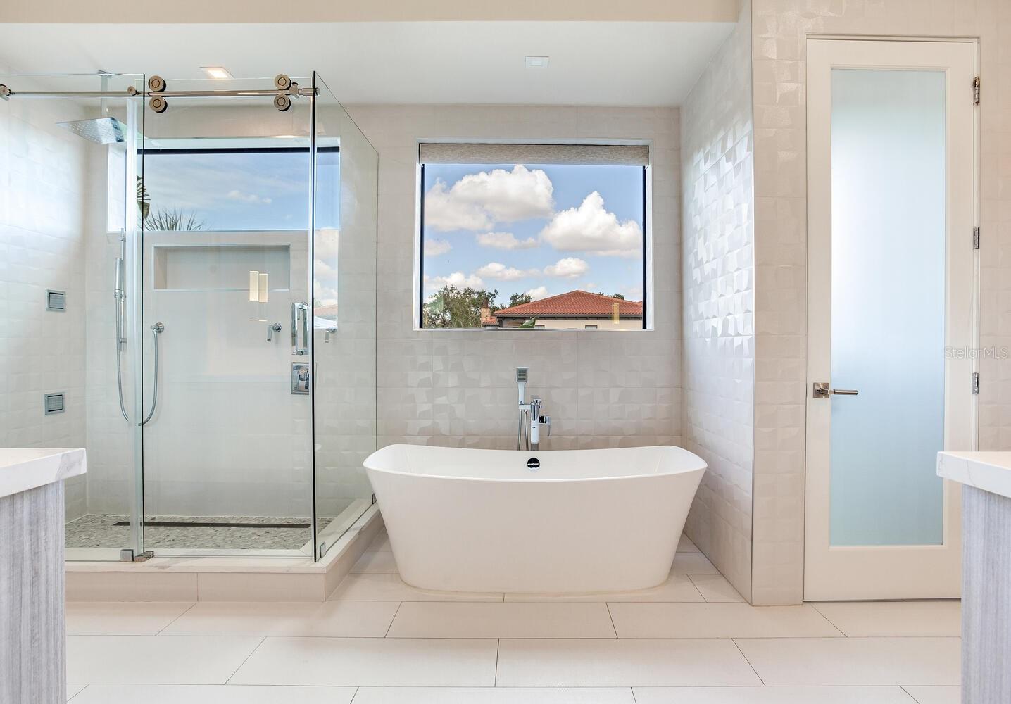 Listing photo id 27 for 5131 Neptune Way