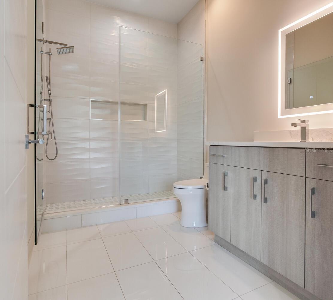 Listing photo id 33 for 5131 Neptune Way