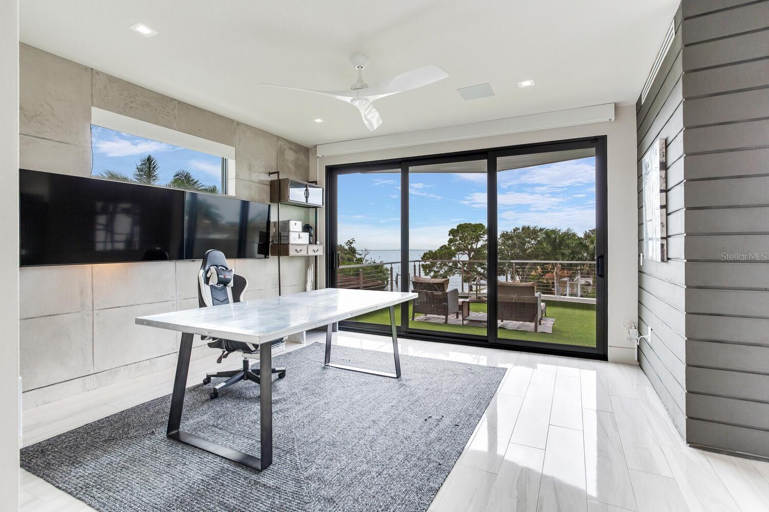 Listing photo id 46 for 5131 Neptune Way