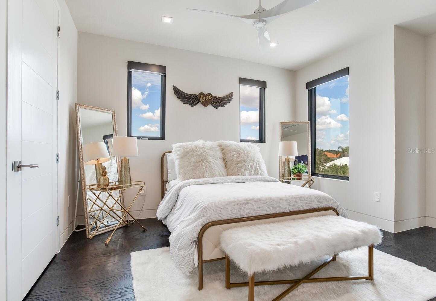 Listing photo id 47 for 5131 Neptune Way