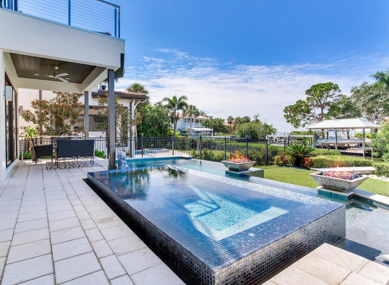 Listing photo id 58 for 5131 Neptune Way