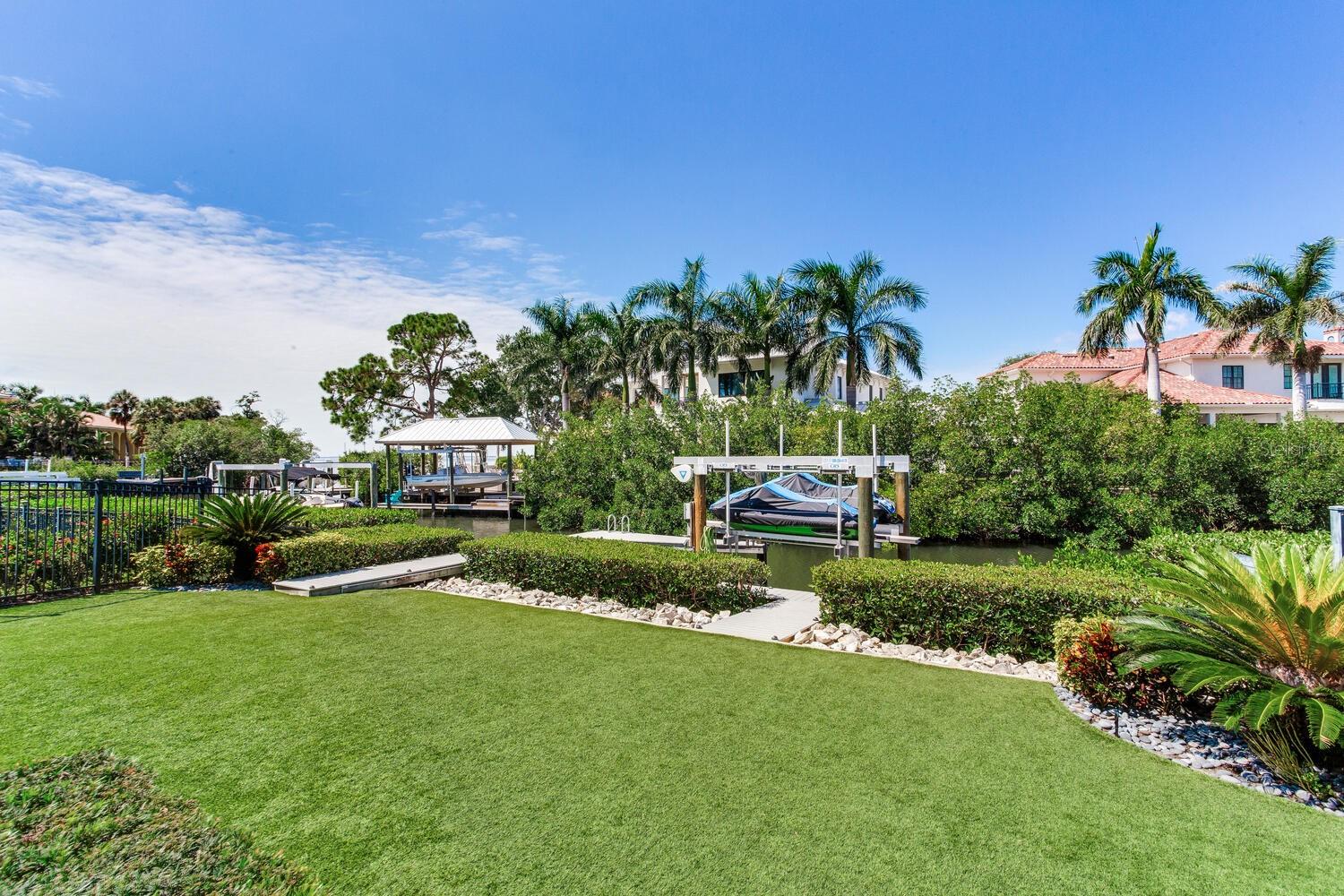 Listing photo id 61 for 5131 Neptune Way