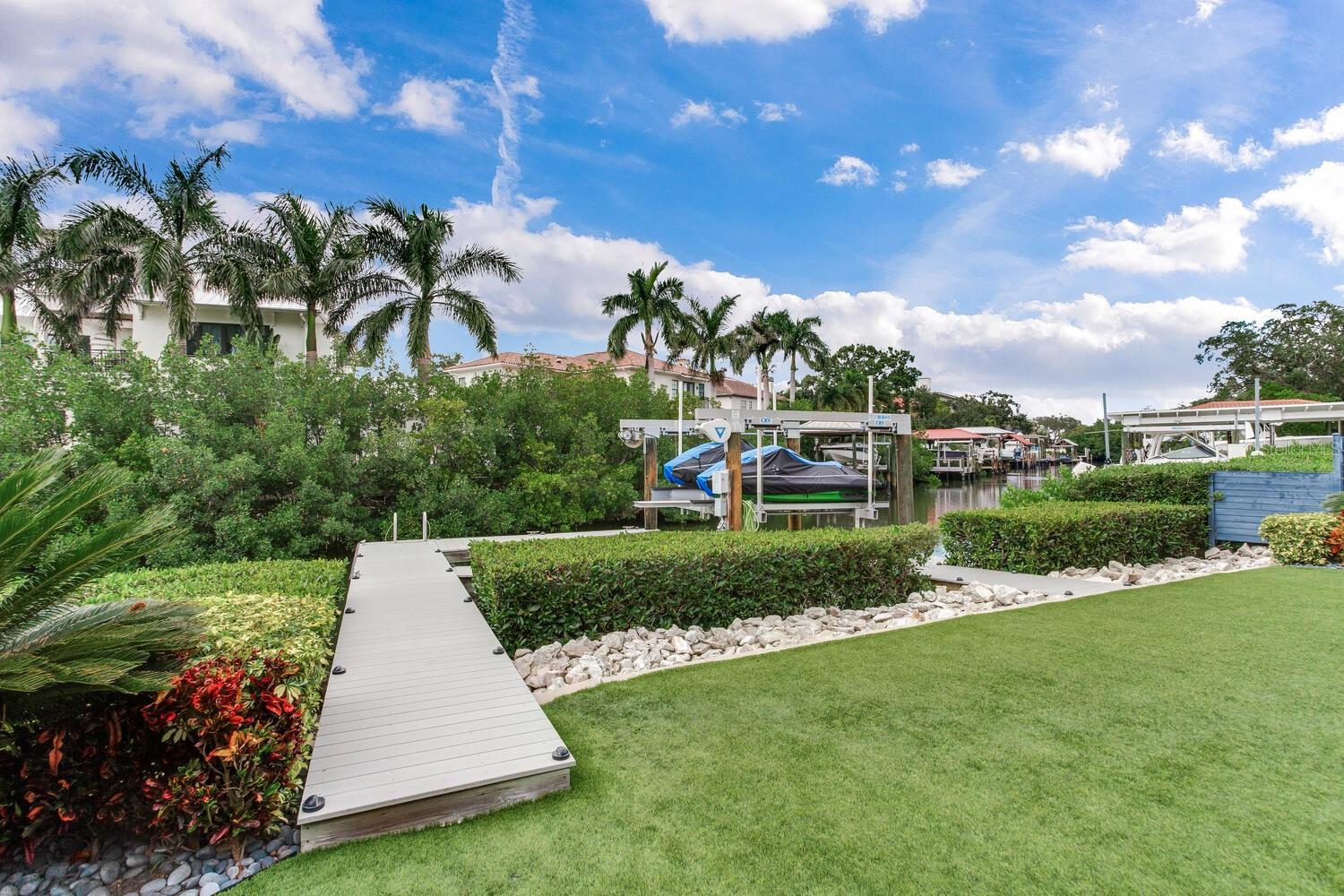 Listing photo id 62 for 5131 Neptune Way