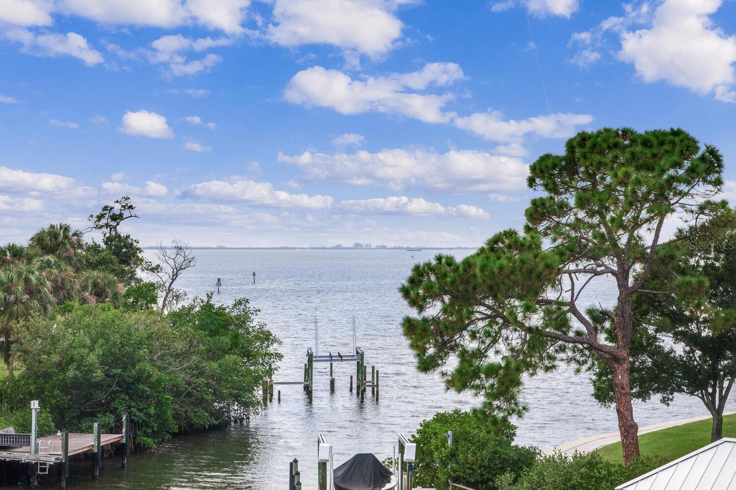 Listing photo id 66 for 5131 Neptune Way