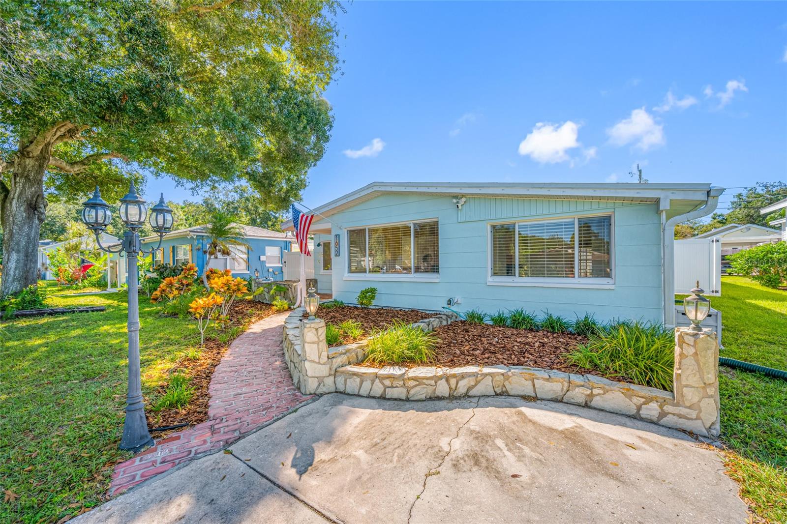 Image 2 of 64 For 1652 24th Avenue N